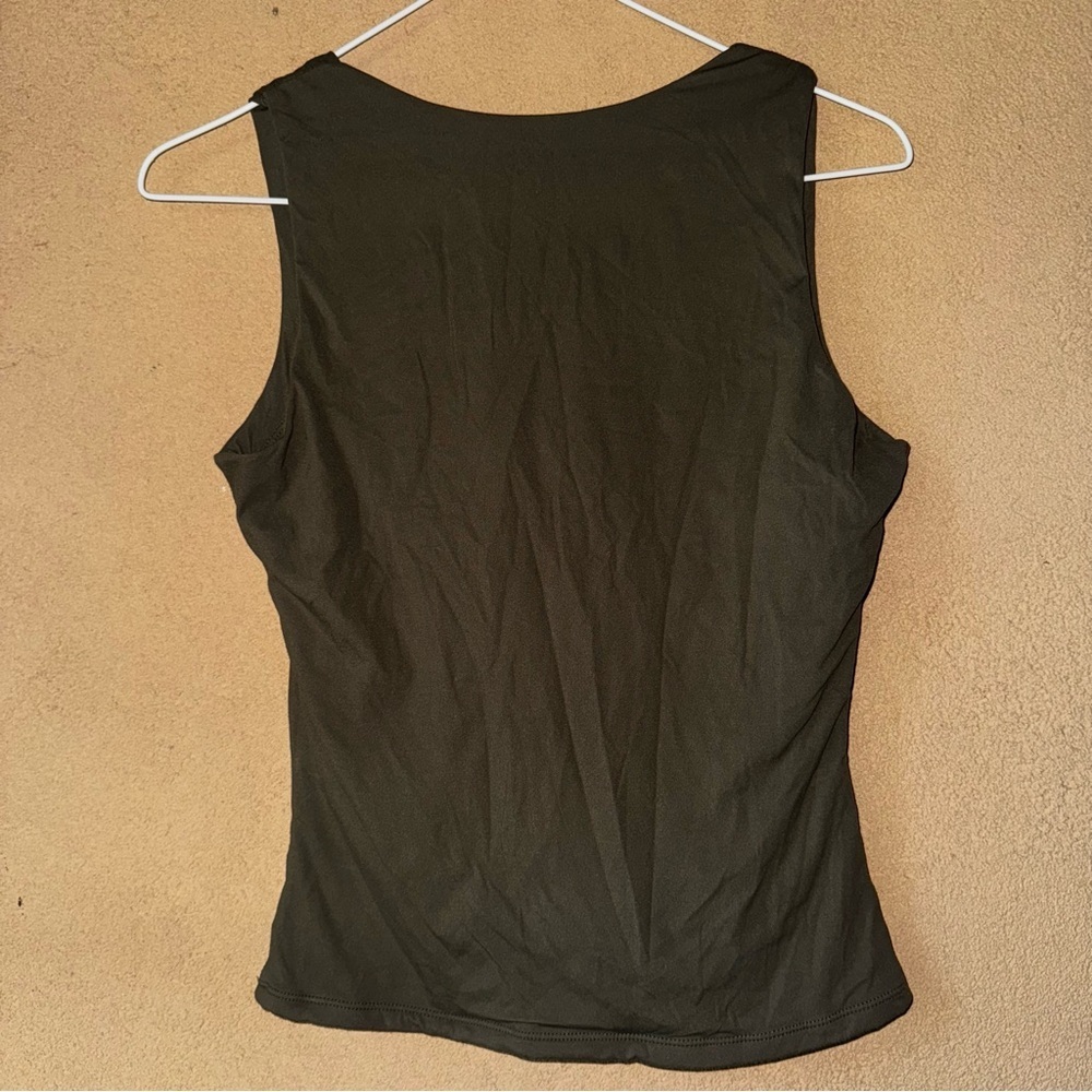 Forest green workout shape wear tank top - Picture 4 of 4